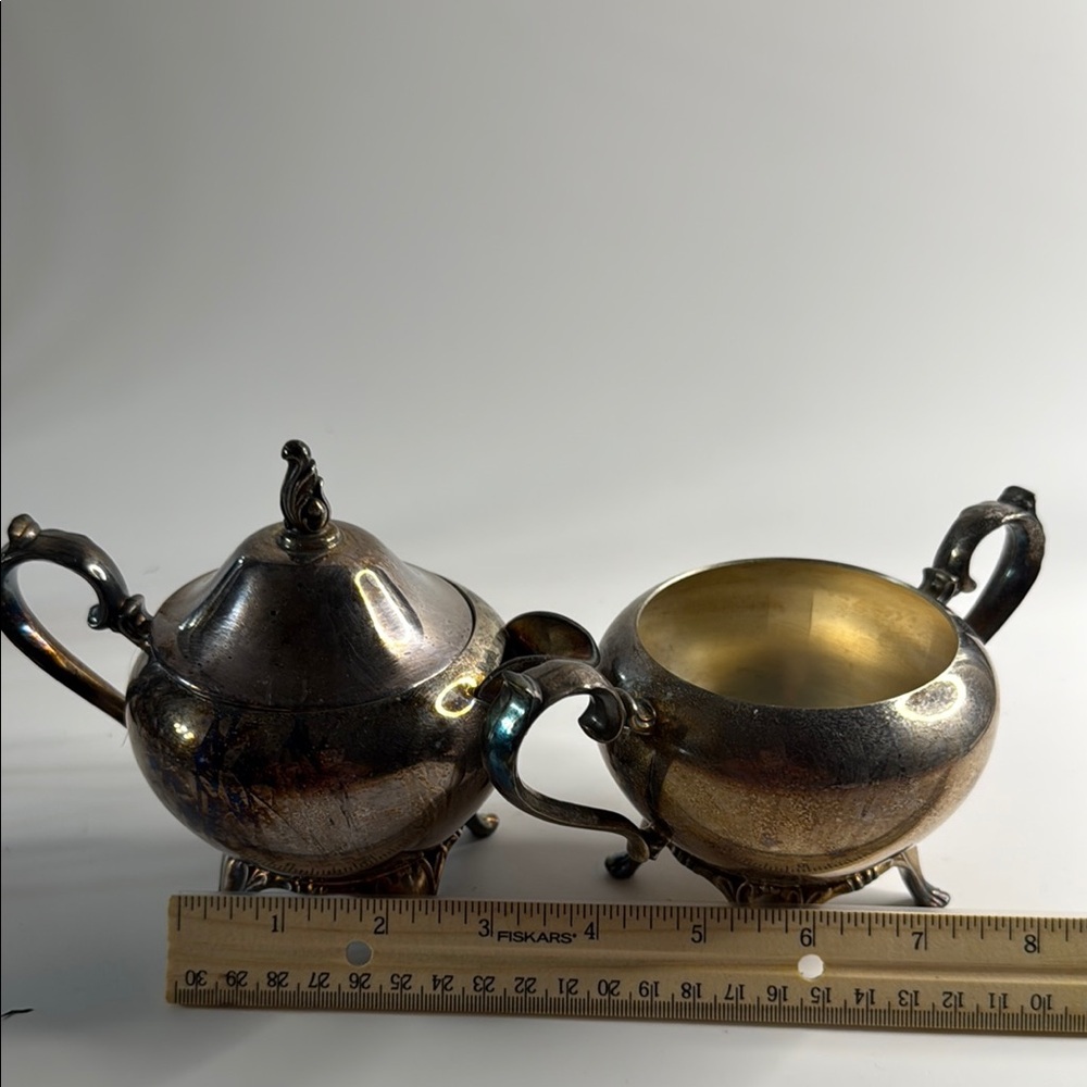 Vintage Sugar and Creamer set, I believe is Silver Plated - Picture 9 of 16